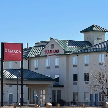 Ramada By Wyndham Estevan Extérieur photo