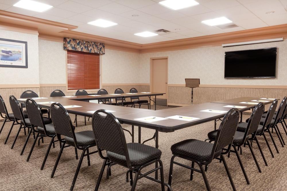 Ramada By Wyndham Estevan Extérieur photo