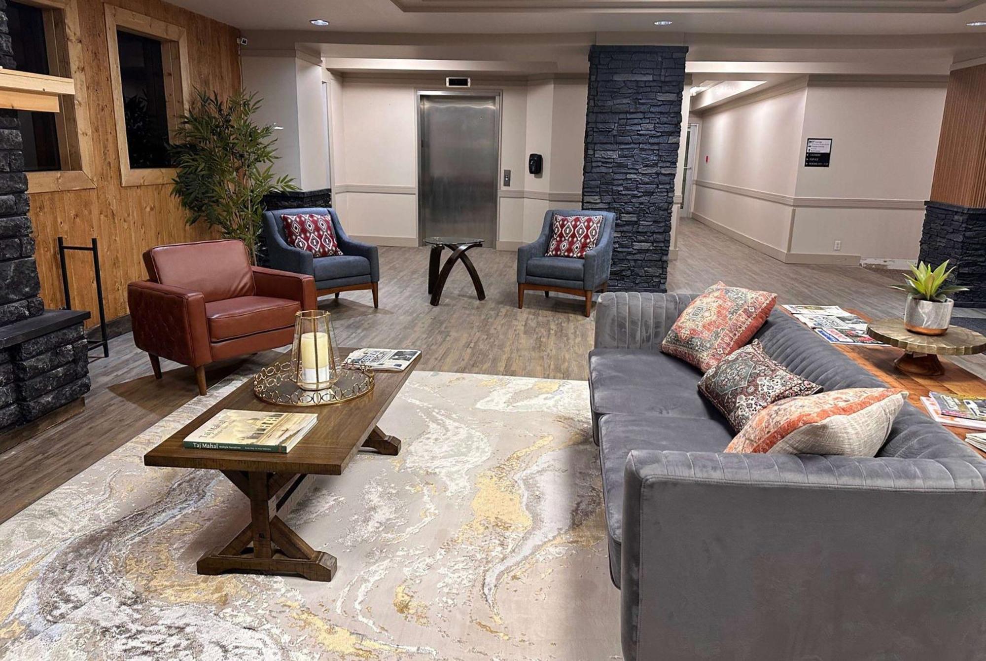 Ramada By Wyndham Estevan Extérieur photo