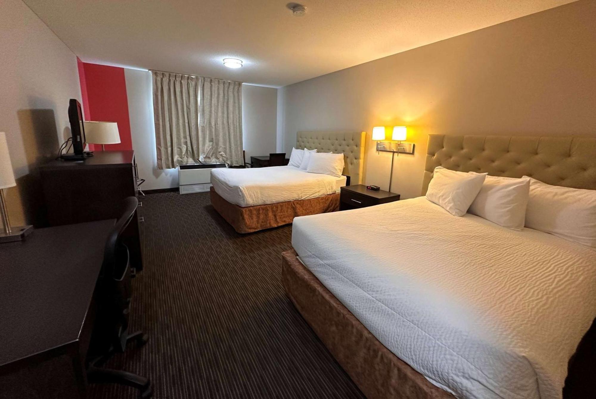 Ramada By Wyndham Estevan Extérieur photo