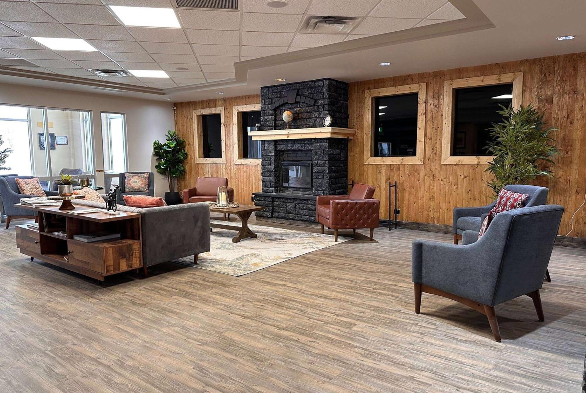 Ramada By Wyndham Estevan Extérieur photo