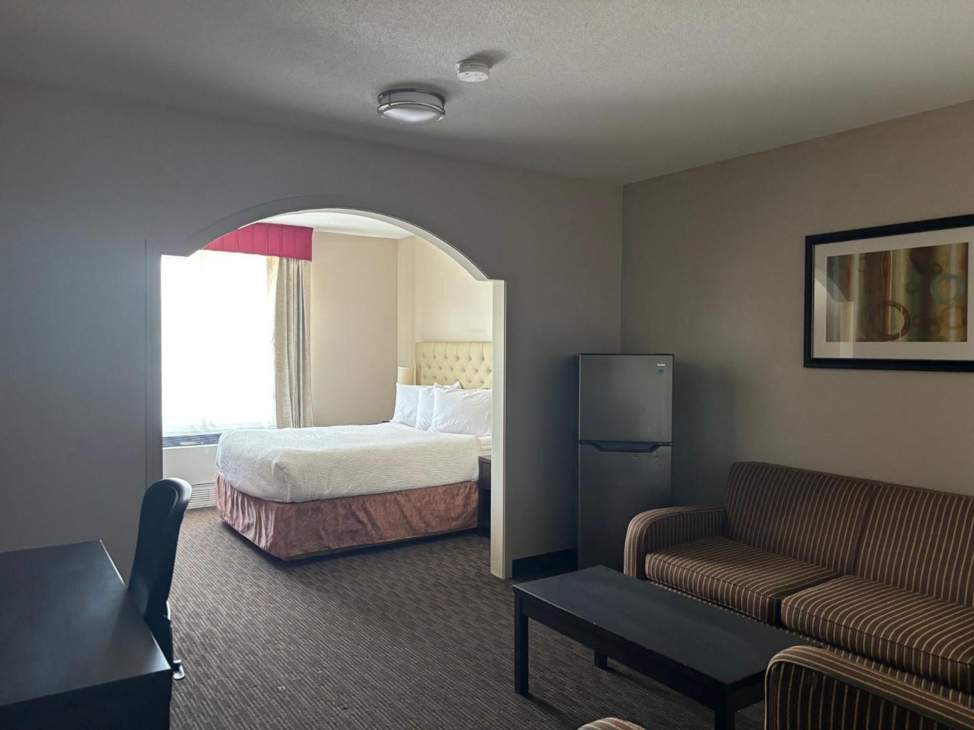 Ramada By Wyndham Estevan Extérieur photo