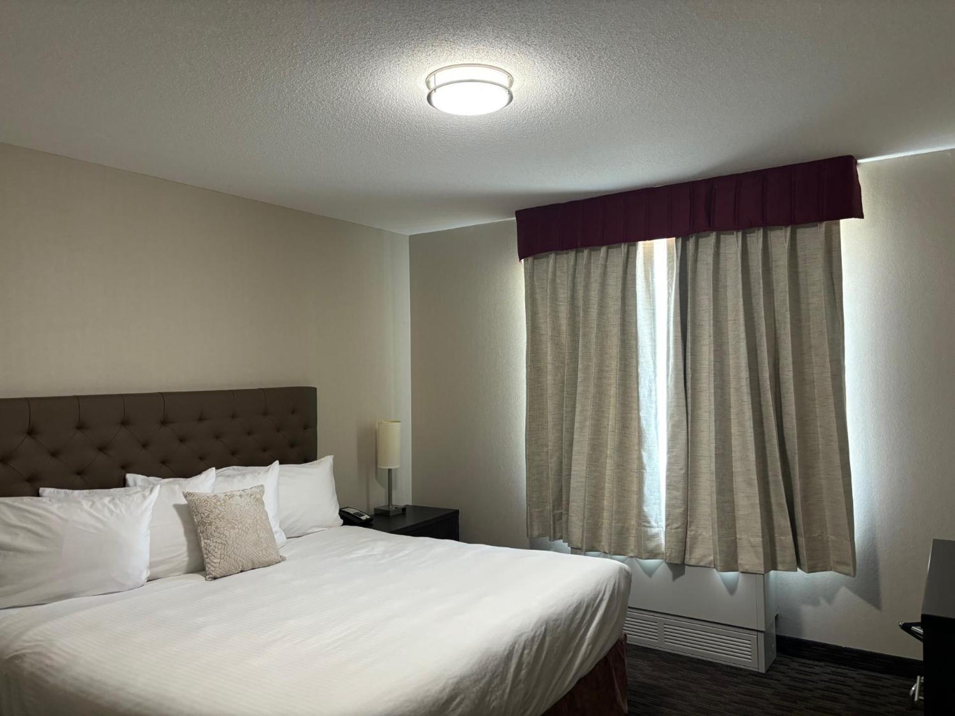Ramada By Wyndham Estevan Extérieur photo