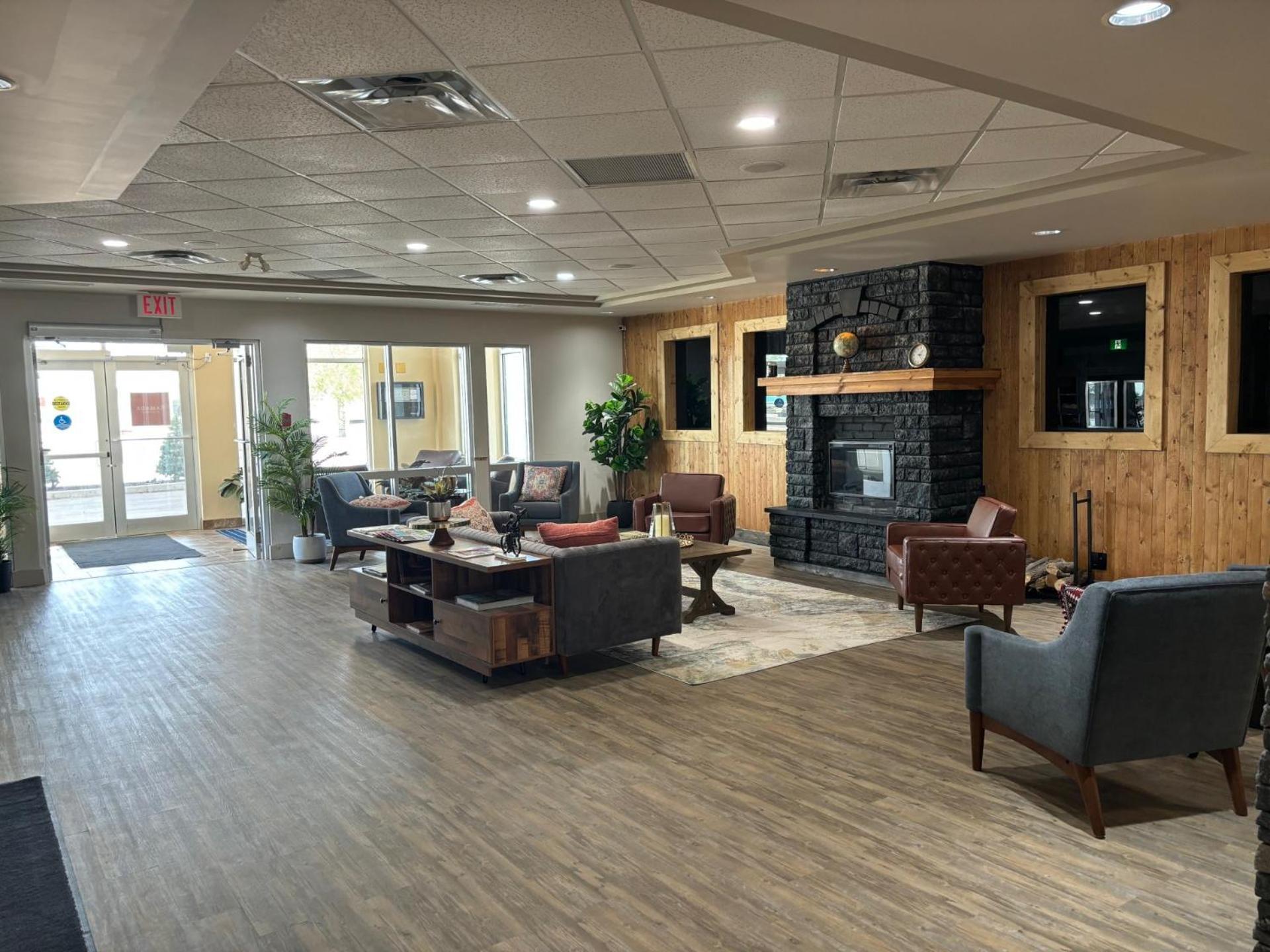 Ramada By Wyndham Estevan Extérieur photo