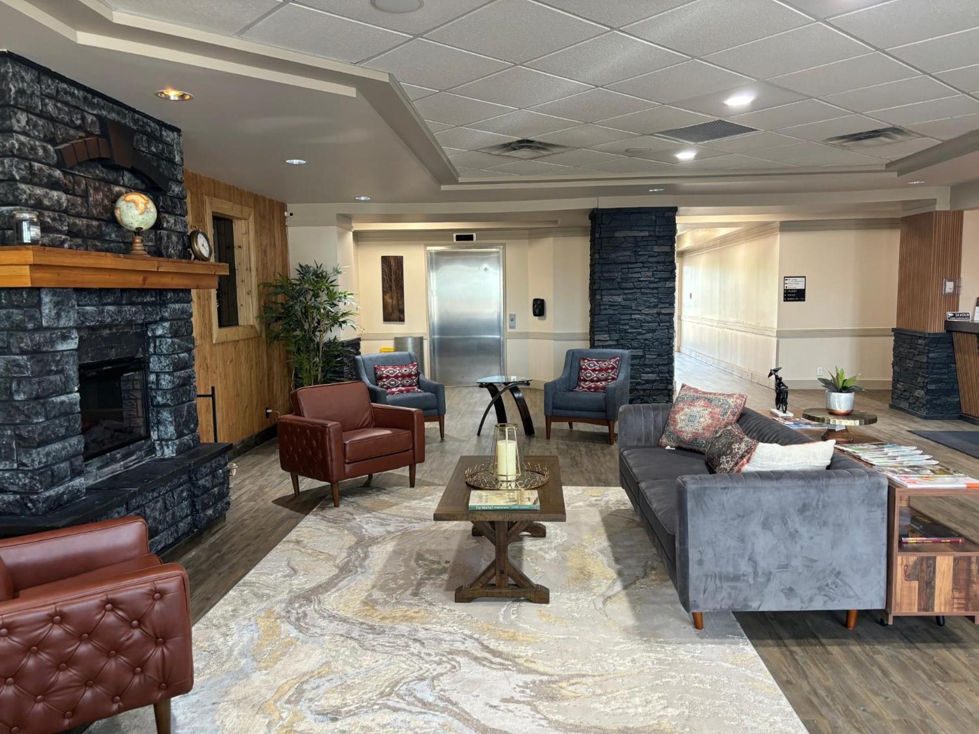 Ramada By Wyndham Estevan Extérieur photo