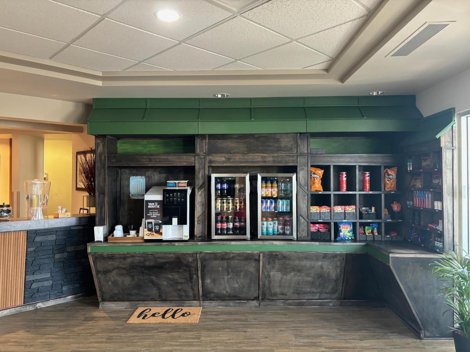 Ramada By Wyndham Estevan Extérieur photo