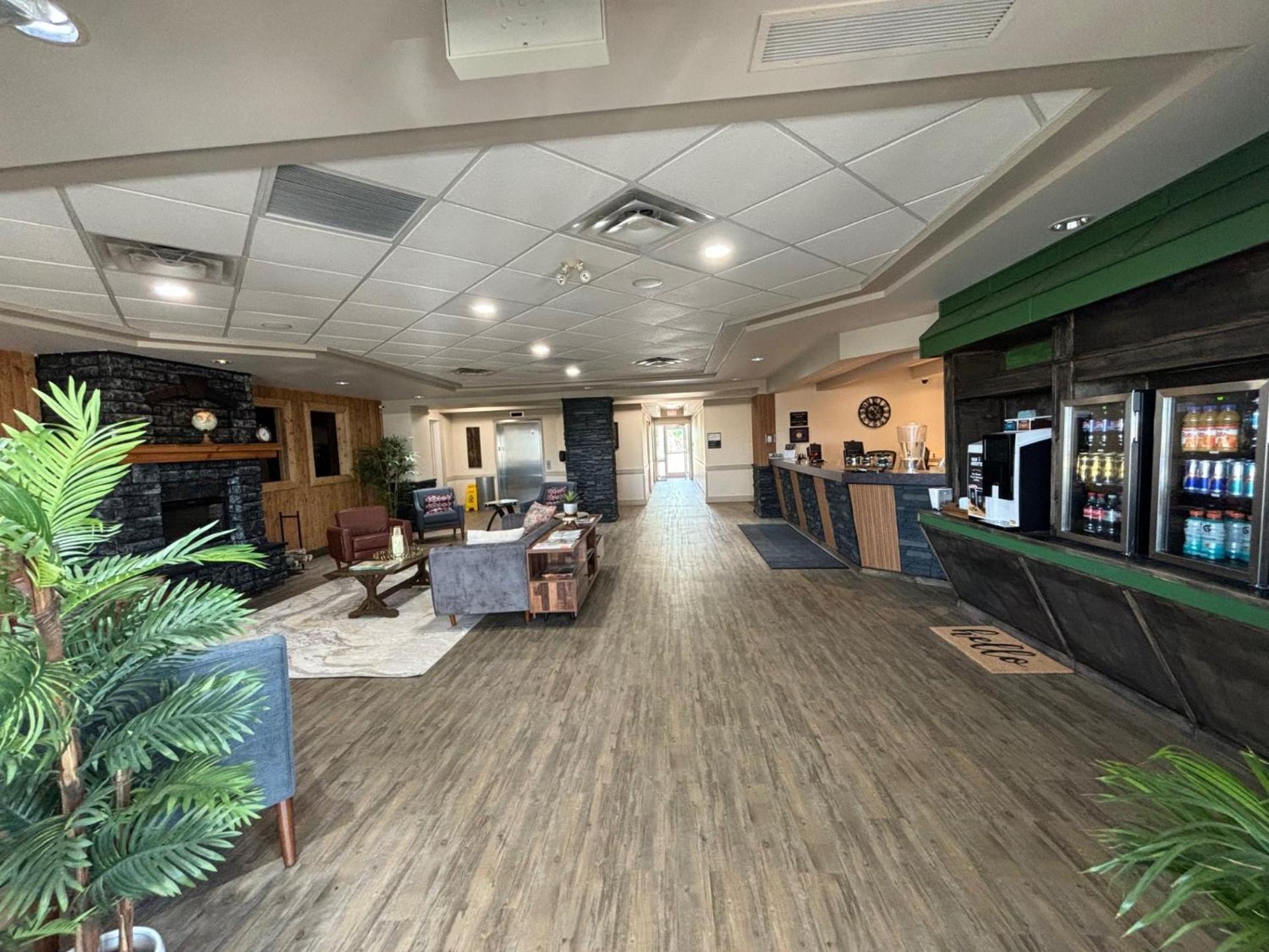 Ramada By Wyndham Estevan Extérieur photo