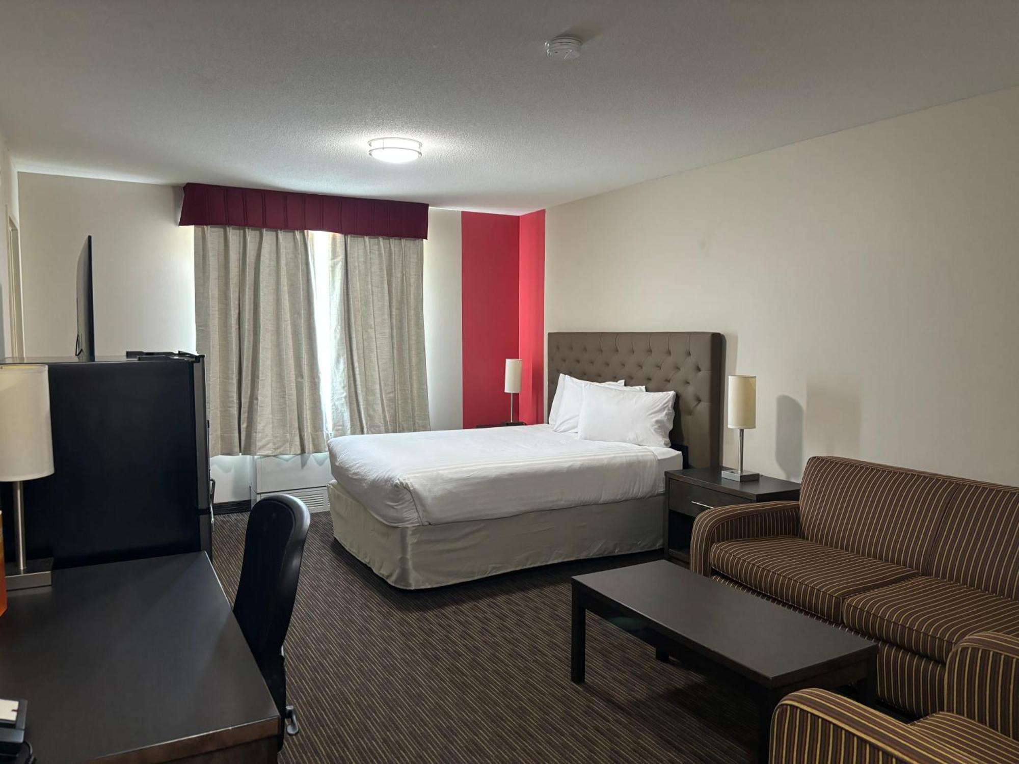 Ramada By Wyndham Estevan Extérieur photo
