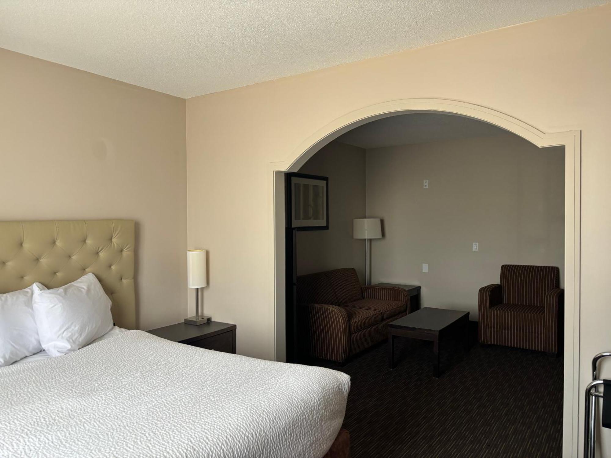 Ramada By Wyndham Estevan Extérieur photo