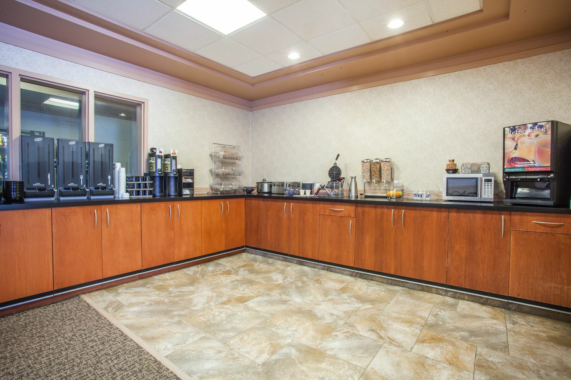 Ramada By Wyndham Estevan Extérieur photo